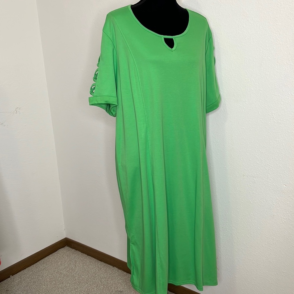 Links size 3X green dress with cutouts in front and sleeves